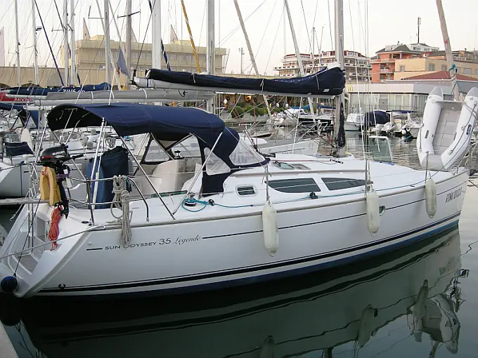 Sun Odyssey 35