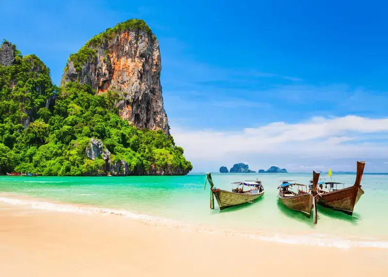  How much does it cost to charter a yacht in Thailand?